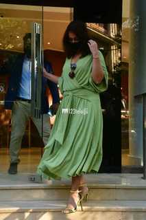 Ileana D'Cruz feet photo thumbnail