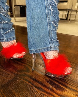 Victoria Waldrip feet photo thumbnail