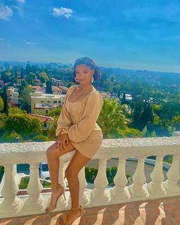 Halle Bailey feet photo thumbnail