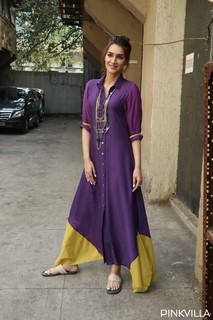 Kriti Sanon feet photo thumbnail