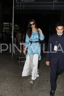 Kriti Sanon feet photo thumbnail