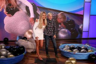 Khloé Kardashian feet photo thumbnail