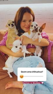 Larissa Manoela feet photo thumbnail