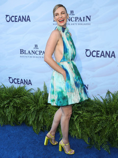 January Jones feet photo thumbnail