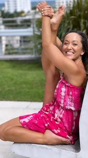 Kino MacGregor feet photo thumbnail