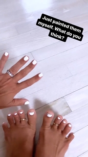 Kino MacGregor feet photo thumbnail