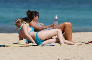 Scarlett Johansson feet photo thumbnail
