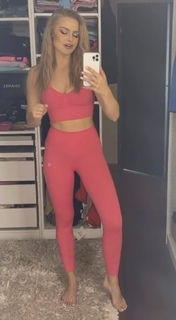 Karolina Pisarek feet photo thumbnail