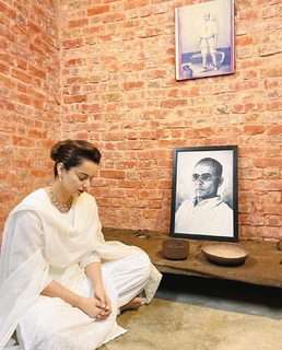 Kangana Ranaut feet photo thumbnail
