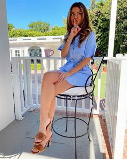 Maria Menounos feet photo thumbnail