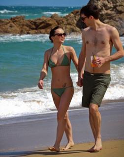 Christina Ricci feet photo thumbnail