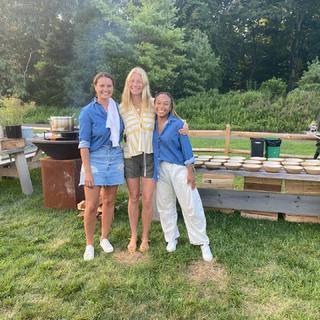Gwyneth Paltrow feet photo thumbnail
