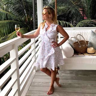 Reese Witherspoon feet photo thumbnail