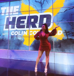Joy Taylor feet photo thumbnail