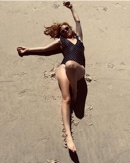 Isla Fisher feet photo thumbnail