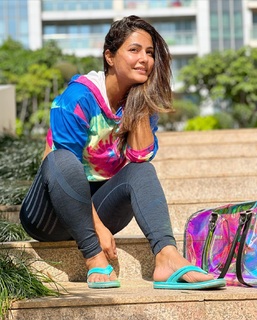 Hina Khan feet photo thumbnail