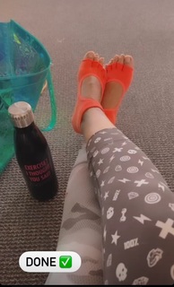 Hina Khan feet photo thumbnail