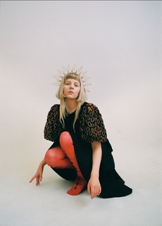 Aurora Aksnes feet photo thumbnail