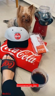 Carla Diaz feet photo thumbnail