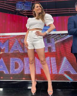 Carolina Ardohain feet photo thumbnail