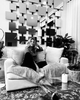 Daisy Fuentes feet photo thumbnail