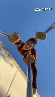 Sofie Dossi feet photo thumbnail