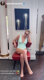 Sharon Stone feet photo thumbnail