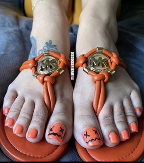 Deedee Rican feet photo thumbnail