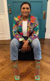 Mindy Kaling feet photo thumbnail