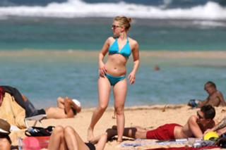 Scarlett Johansson feet photo thumbnail