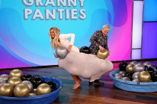 Khloé Kardashian feet photo thumbnail