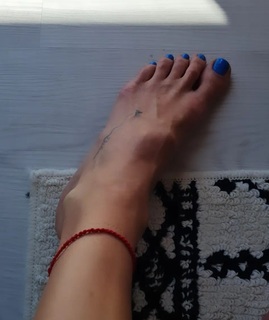 Nicole Neumann feet photo thumbnail