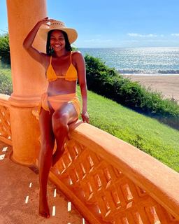 Gabrielle Union feet photo thumbnail