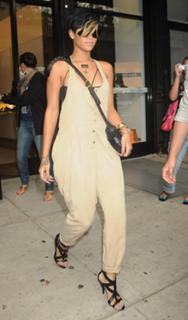 Rihanna feet photo thumbnail