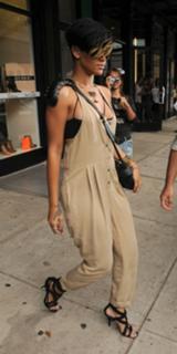 Rihanna feet photo thumbnail