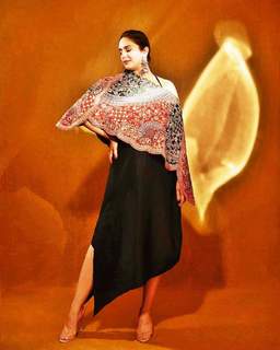 Huma Qureshi feet photo thumbnail