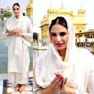 Huma Qureshi feet photo thumbnail