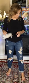 Lisa Robertson feet photo thumbnail