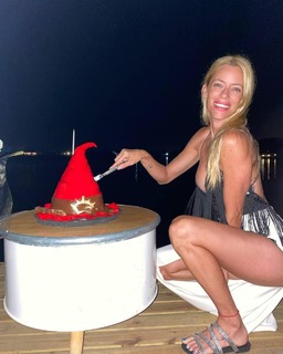 Nicole Neumann feet photo thumbnail
