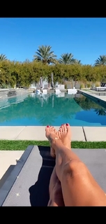 Brooke Burke feet photo thumbnail