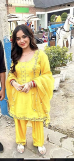 Jannat Zubair Rahmani feet photo thumbnail