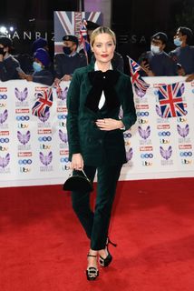 Laura Whitmore feet photo thumbnail