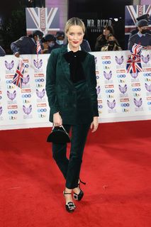 Laura Whitmore feet photo thumbnail