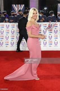 Holly Willoughby feet photo thumbnail