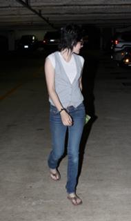 Kristen Stewart feet photo thumbnail