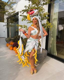 Chrissy Teigen feet photo thumbnail