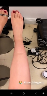 Carolina Ardohain feet photo thumbnail