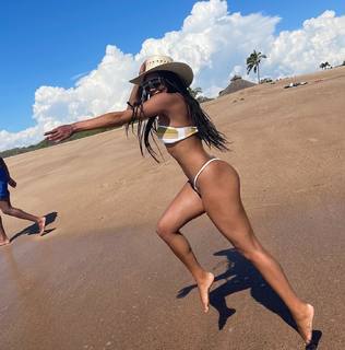 Gabrielle Union feet photo thumbnail