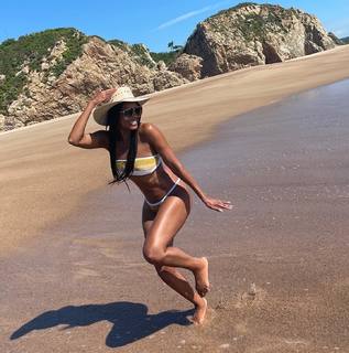 Gabrielle Union feet photo thumbnail