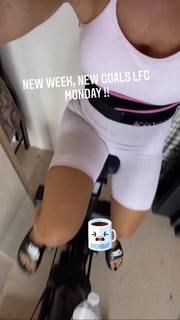 Amanda Saccomanno feet photo thumbnail